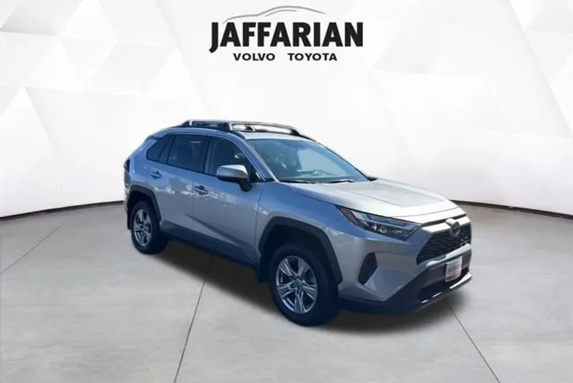 2022 Toyota RAV4 XLE photo 1