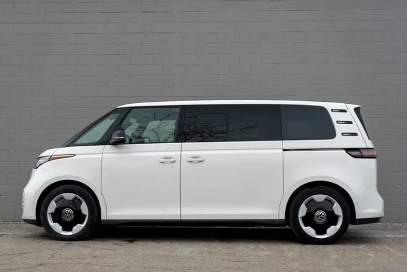 2025 Volkswagen ID. Buzz Pro S photo 1