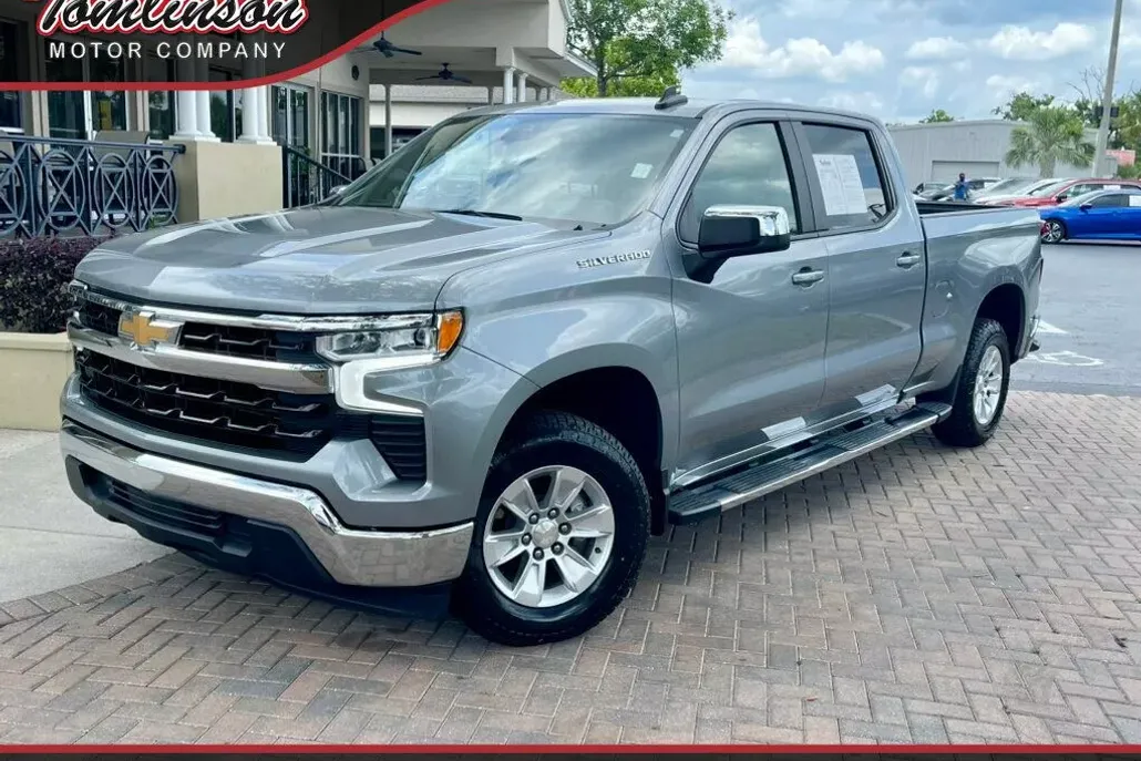 2024 Chevrolet Silverado 1500 LT photo 1
