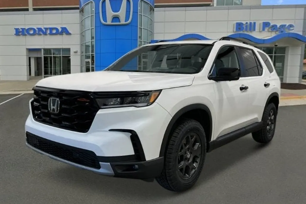 2025 Honda Pilot TrailSport photo 1