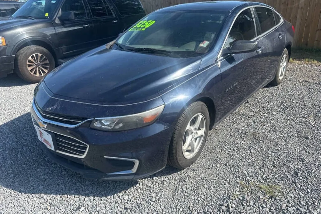 2017 Chevrolet Malibu LS photo 1
