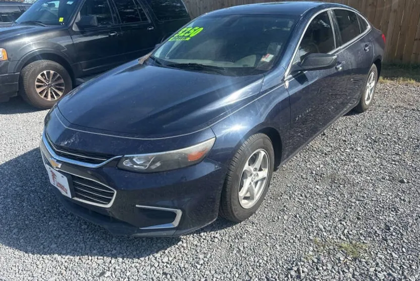 2017 Chevrolet Malibu LS photo 1