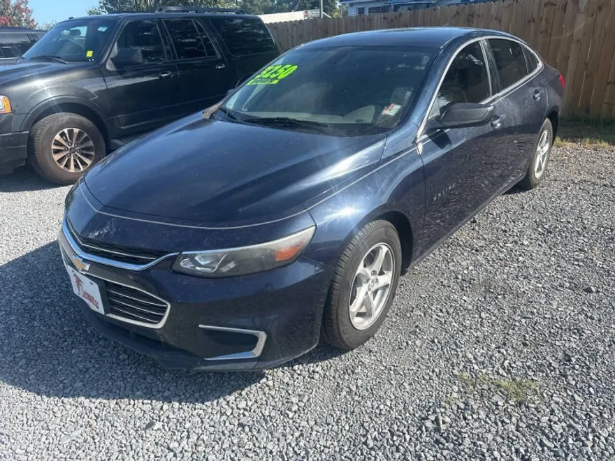 2017 Chevrolet Malibu LS photo 1