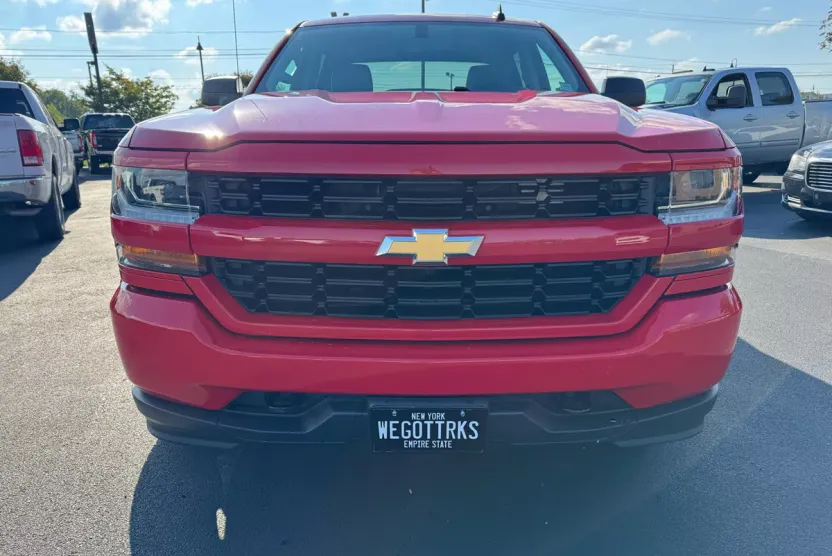 2018 Chevrolet Silverado 1500 Custom photo 1