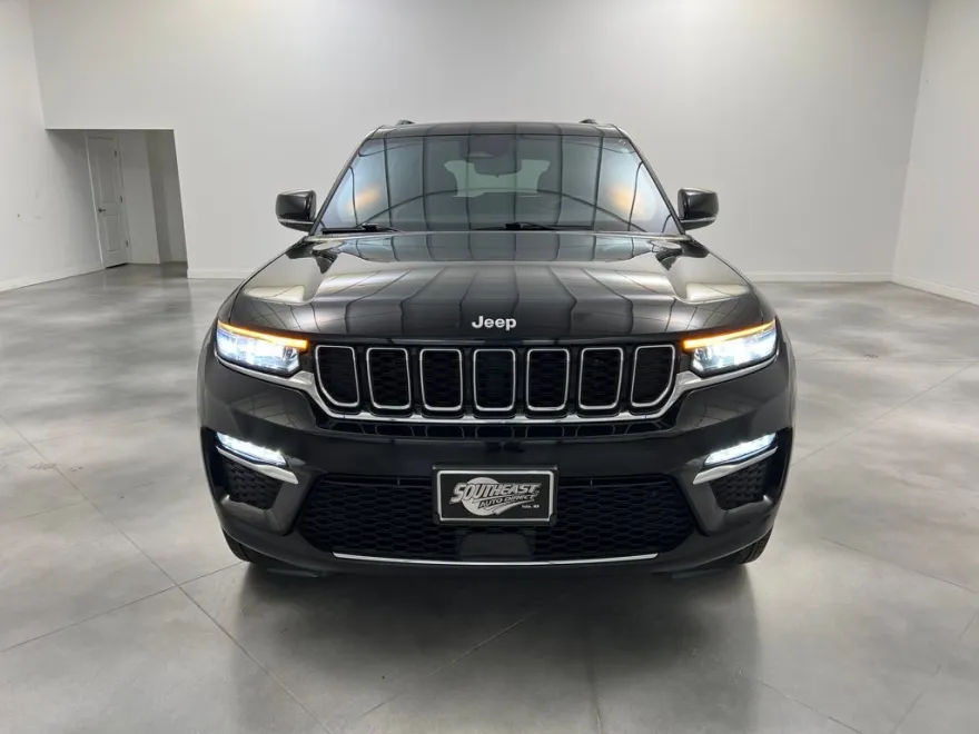 2024 Jeep Grand Cherokee Limited photo 1