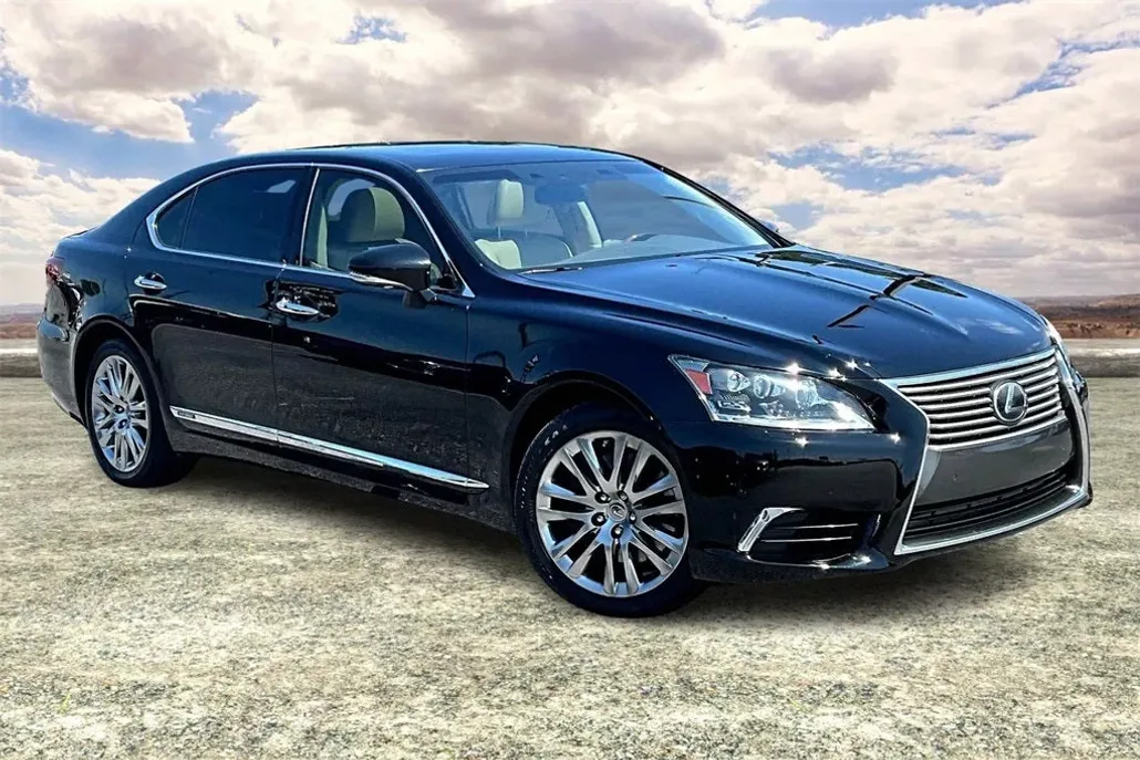2015 Lexus LS 600h L photo 1