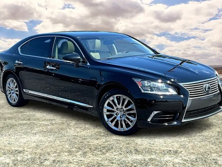 2015 Lexus LS 600h L photo 1