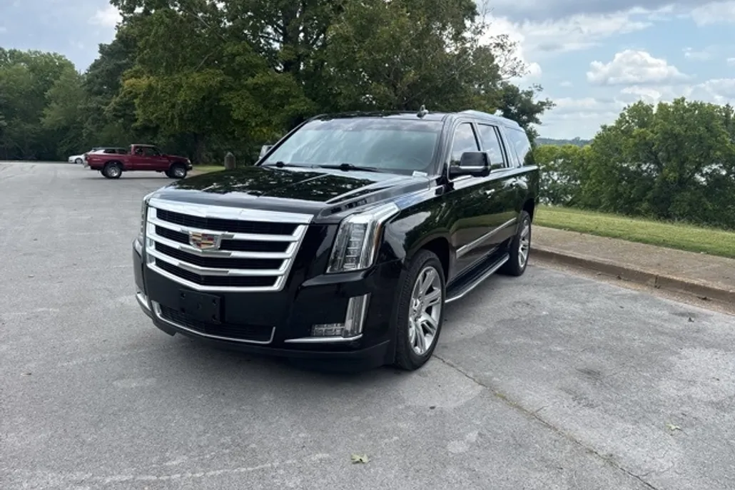 2018 Cadillac Escalade ESV Luxury photo 1