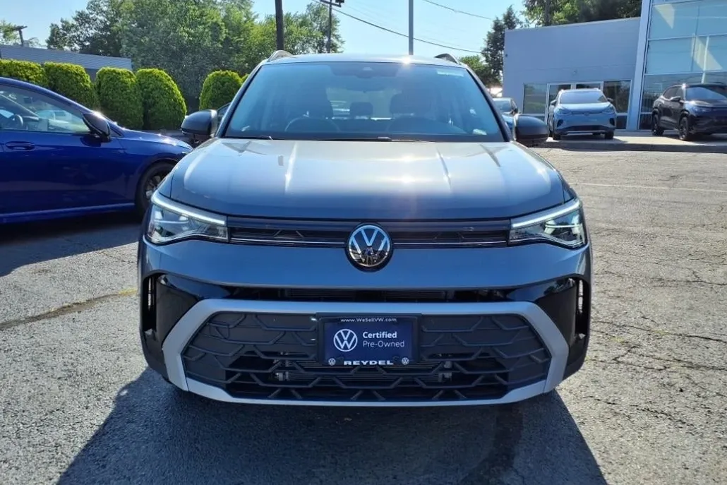 2025 Volkswagen Taos S photo 1
