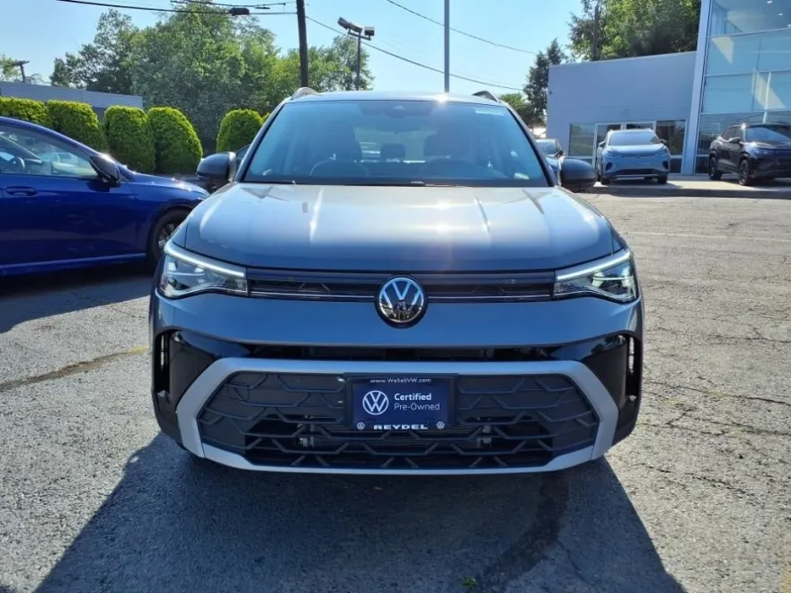 2025 Volkswagen Taos S photo 1