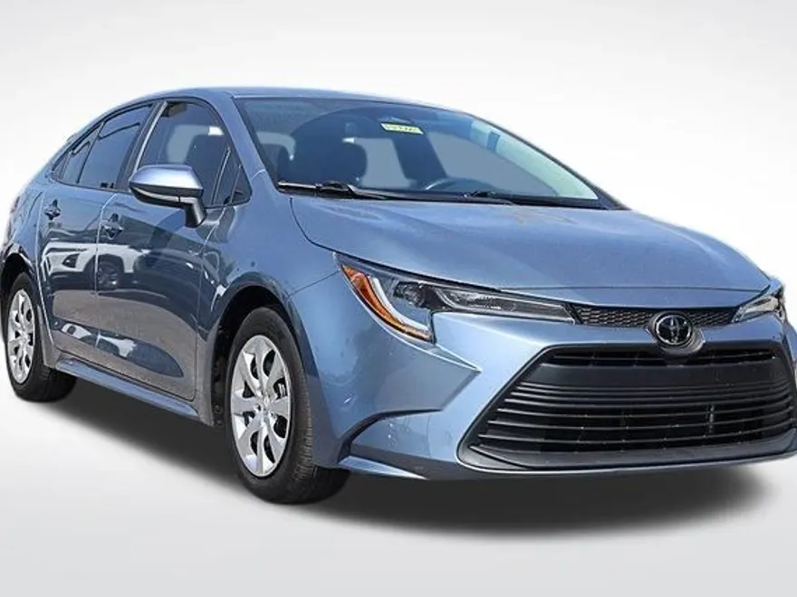 2024 Toyota Corolla LE photo 1