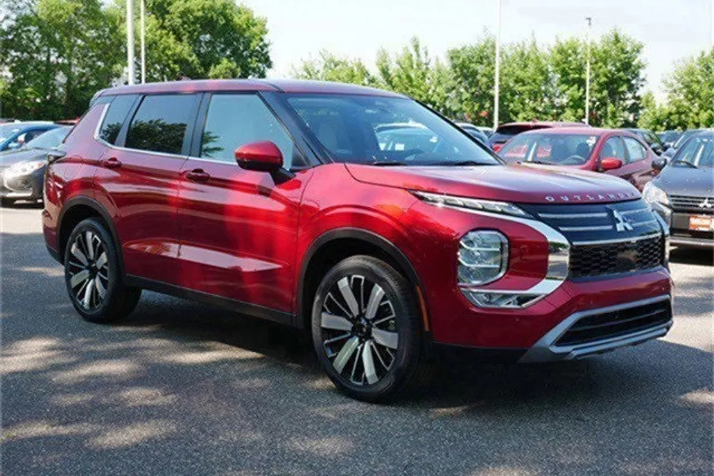 2025 Mitsubishi Outlander SE photo 1