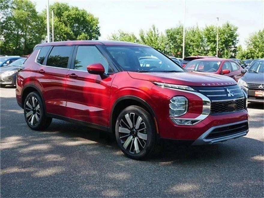 2025 Mitsubishi Outlander SE photo 1