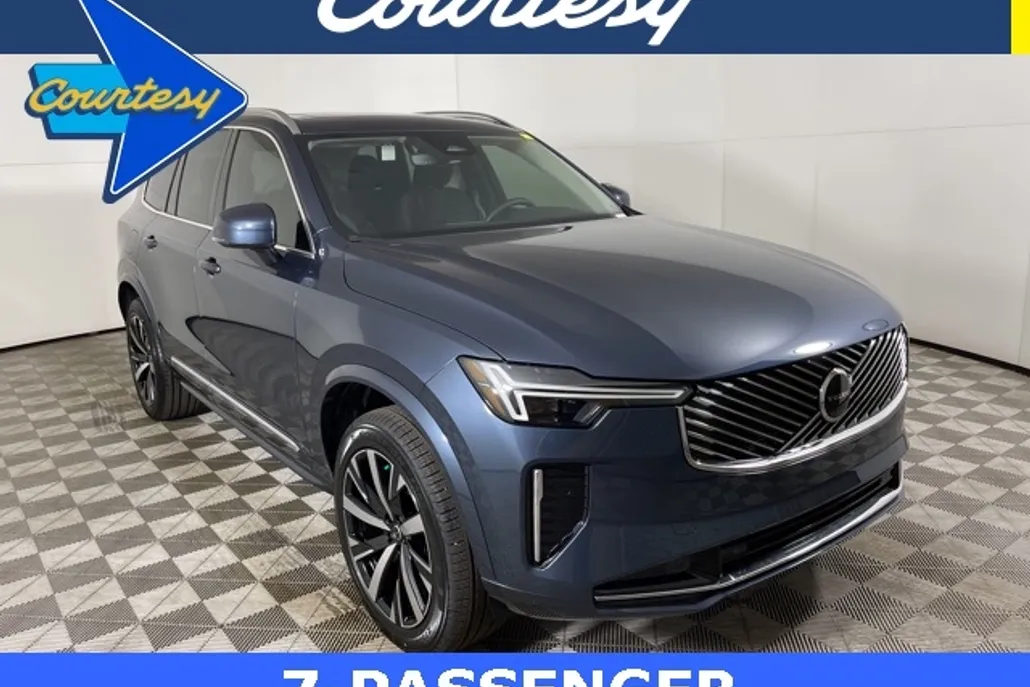 2025 Volvo XC90 B5 Core photo 1