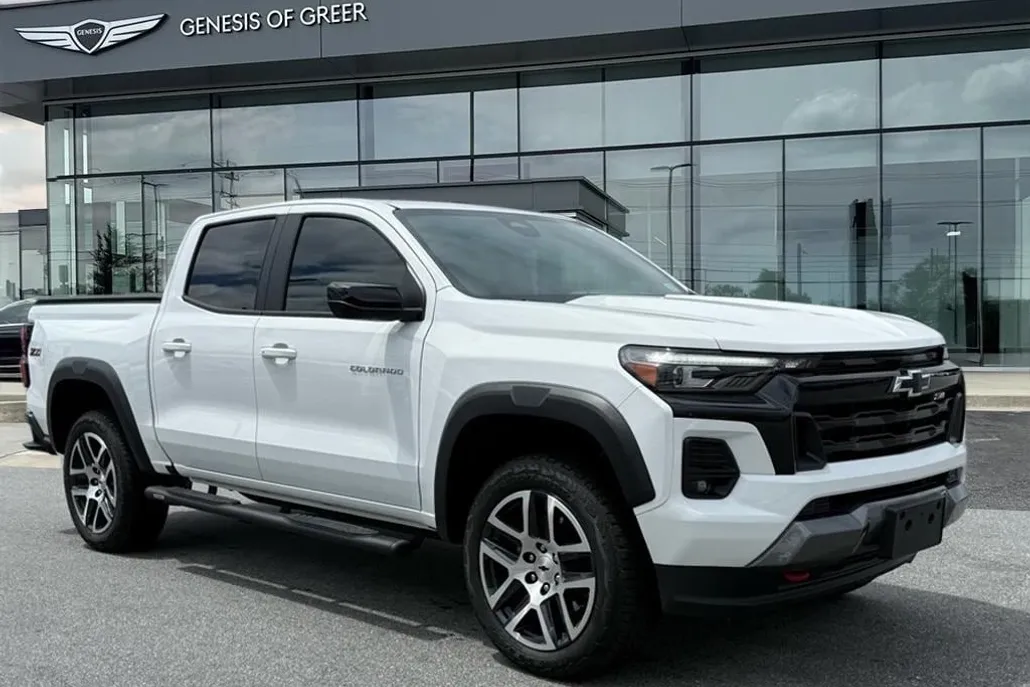2024 Chevrolet Colorado Z71 photo 1