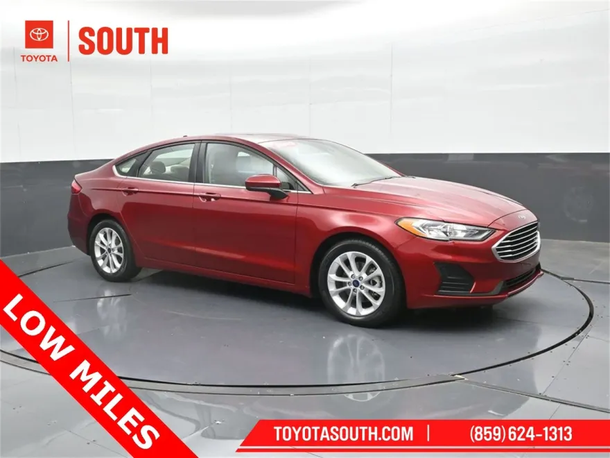 2019 Ford Fusion SE photo 1