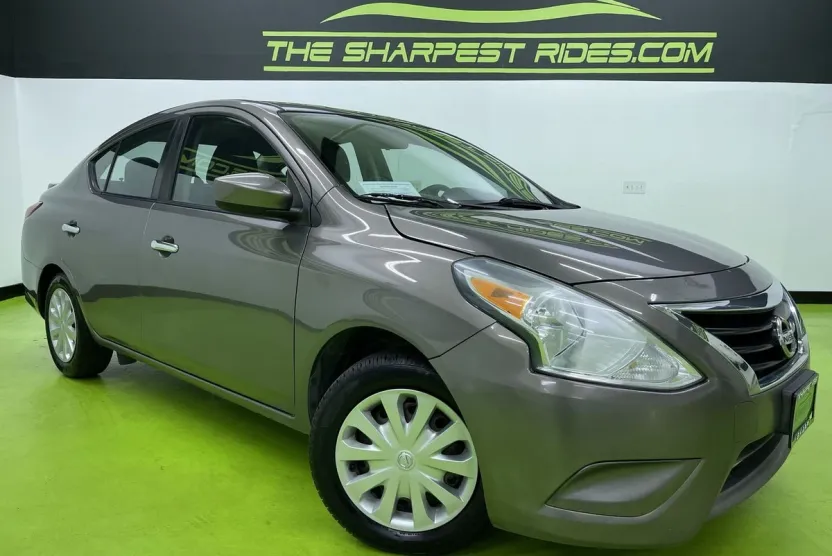 2017 Nissan Versa 1.6 SV photo 1
