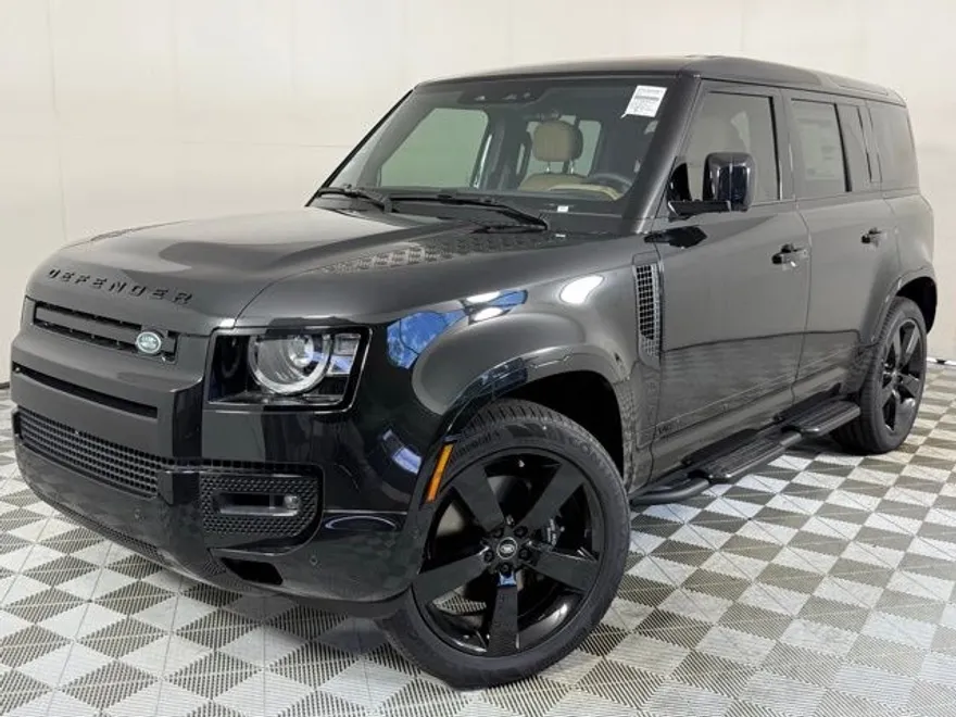 2025 Land Rover Defender 110 V8 photo 1