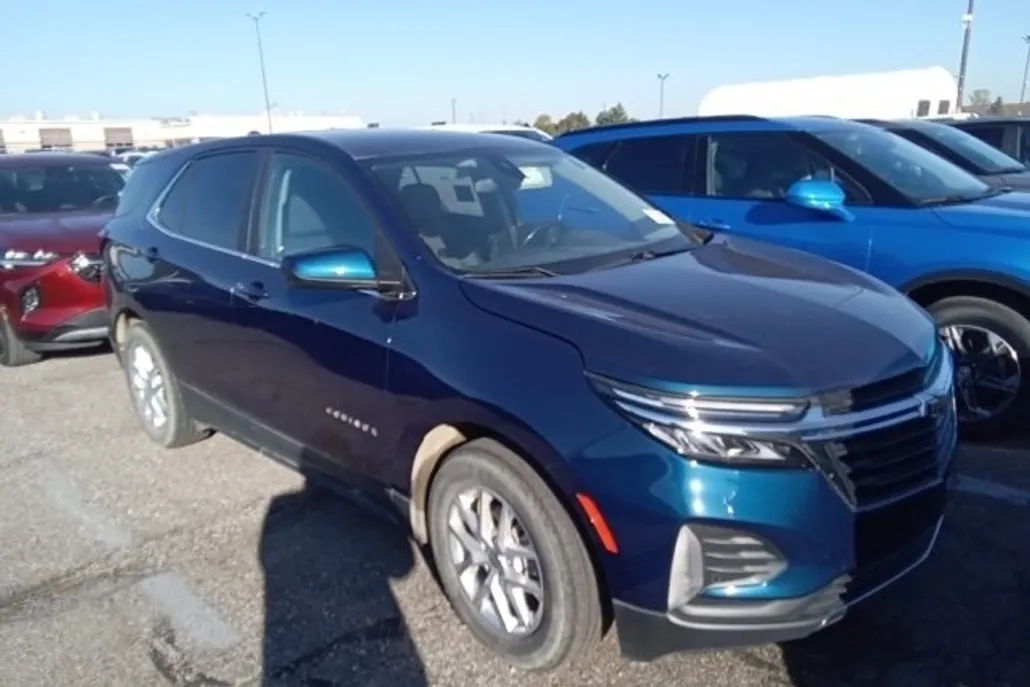 2022 Chevrolet Equinox LT photo 1