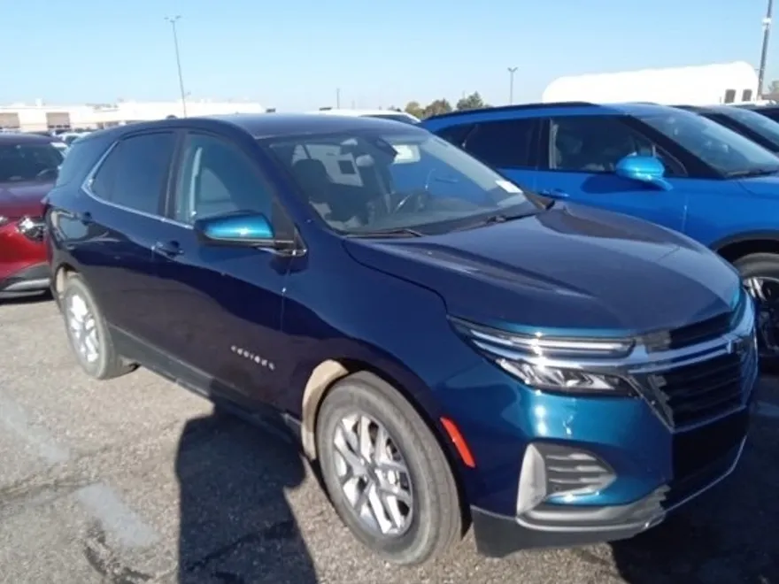 2022 Chevrolet Equinox LT photo 1
