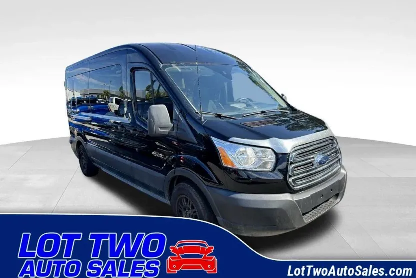 2019 Ford Transit Passenger XLT photo 1