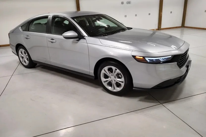 2025 Honda Accord LX photo 1