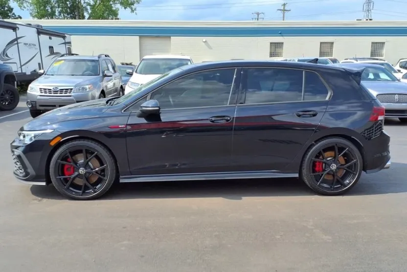 2024 Volkswagen Golf GTI 380 SE photo 1