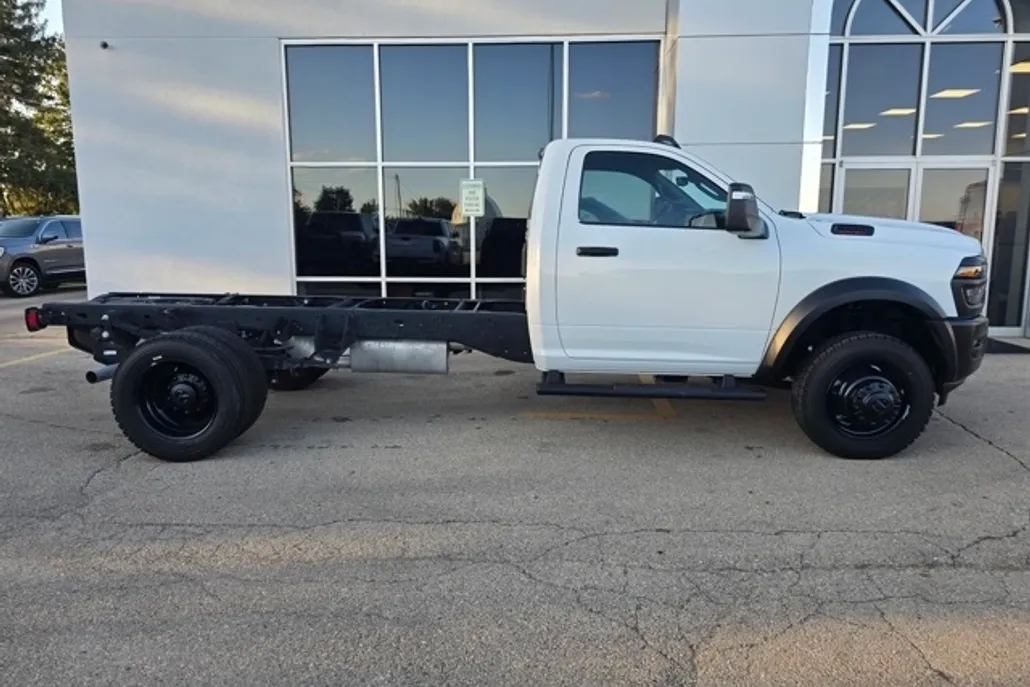 2025 Ram 5500 photo 1