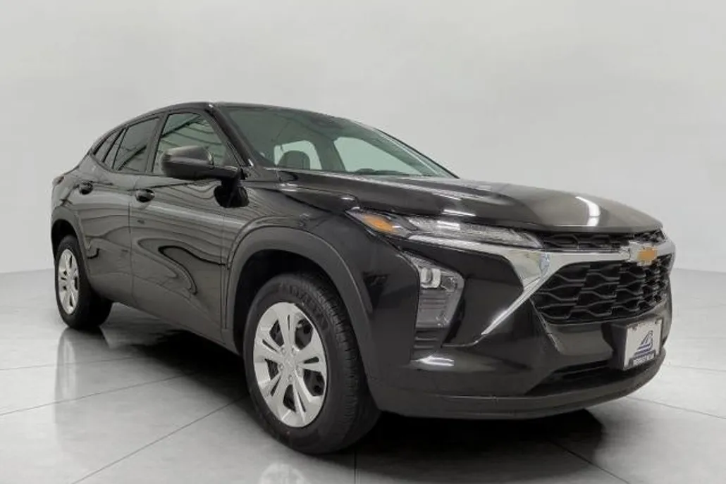 2024 Chevrolet Trax LS photo 1