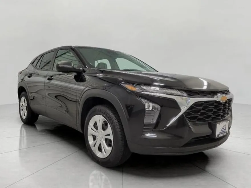2024 Chevrolet Trax LS photo 1
