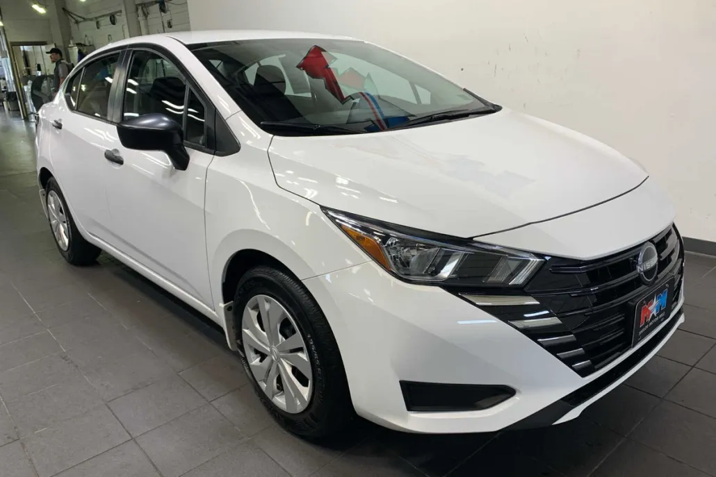 2024 Nissan Versa 1.6 S photo 1