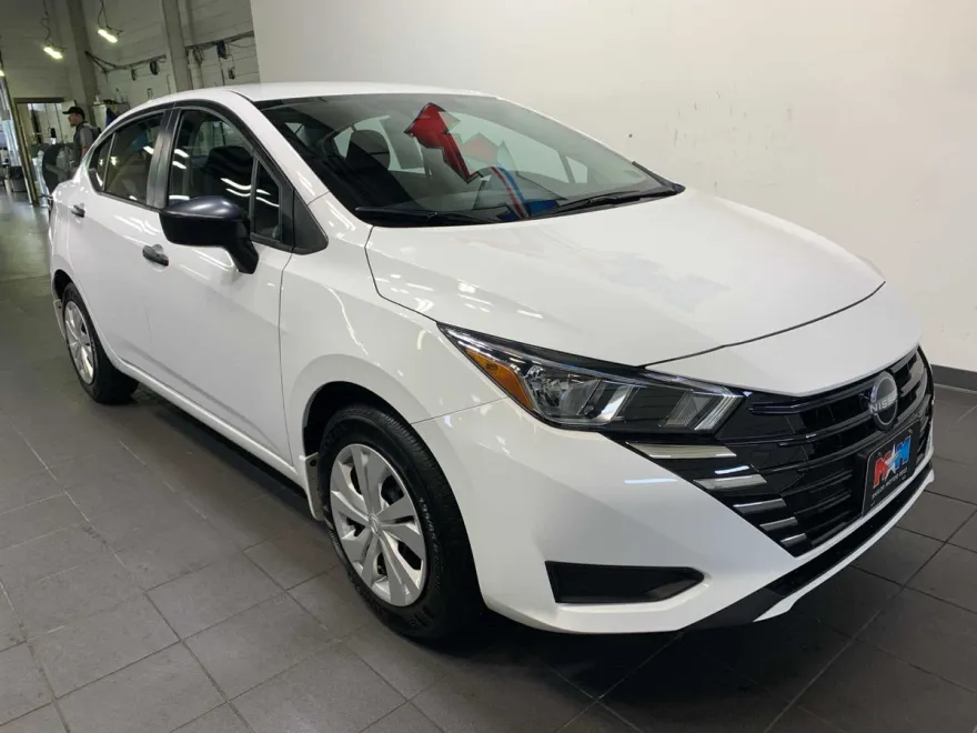 2024 Nissan Versa 1.6 S photo 1