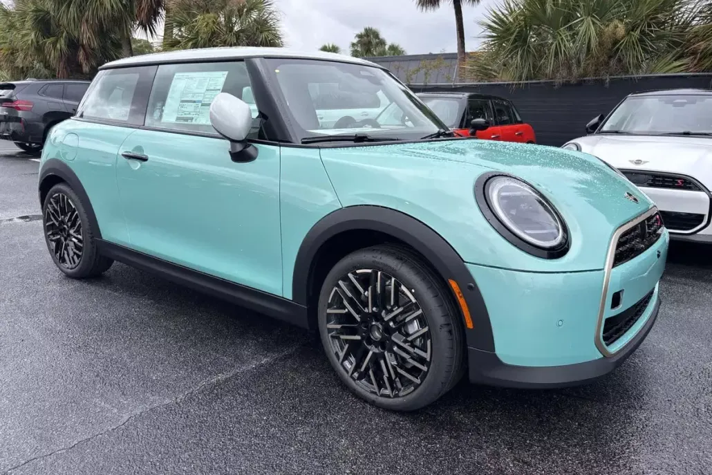2026 Mini Cooper 2 Door Hardtop S Iconic photo 1