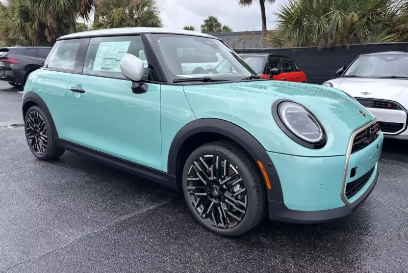 2026 Mini Cooper 2 Door Hardtop S Iconic photo 1