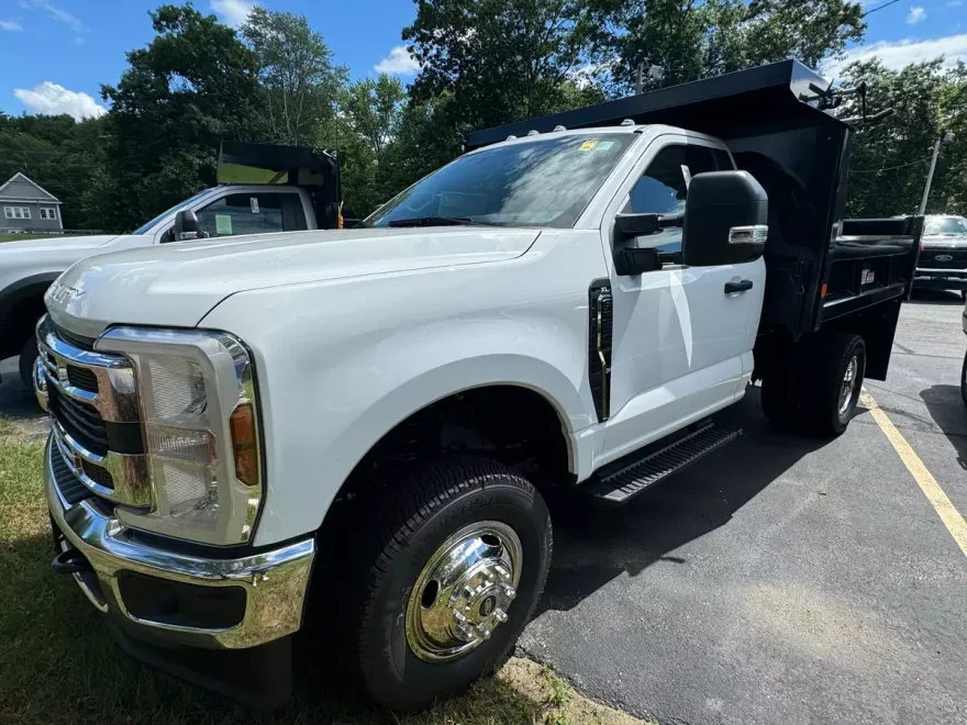 2024 Ford F-350 XL photo 1