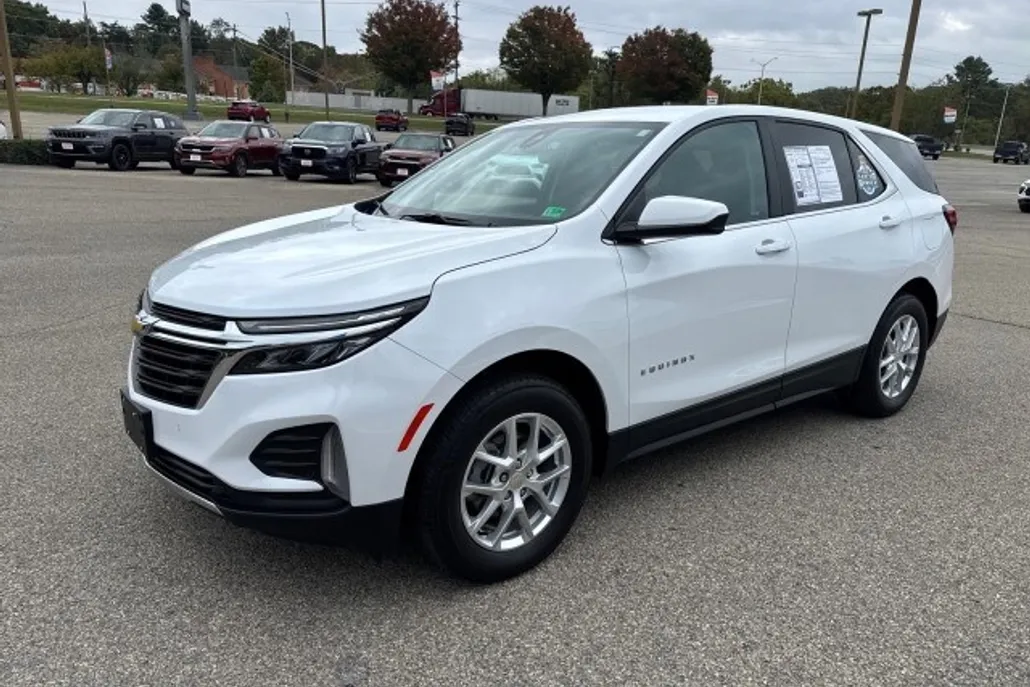 2024 Chevrolet Equinox LT photo 1