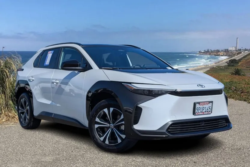 2024 Toyota bZ4X XLE photo 1