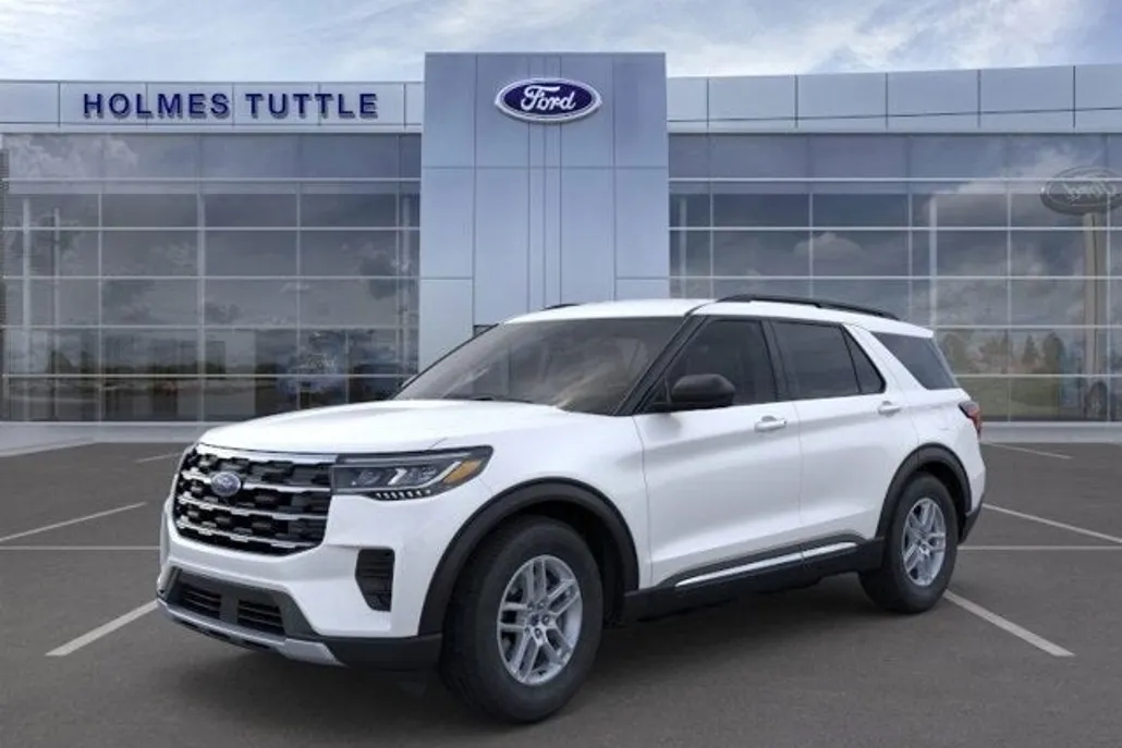 2025 Ford Explorer photo 1