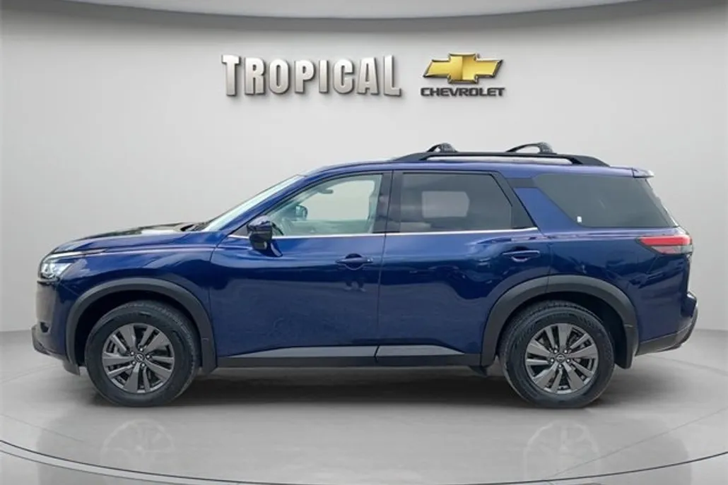 2022 Nissan Pathfinder SV photo 1
