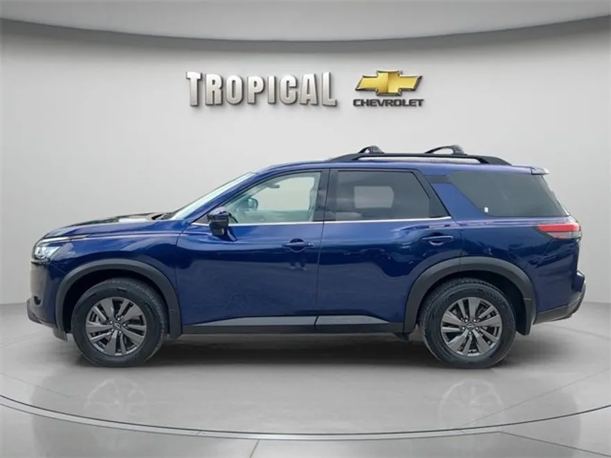 2022 Nissan Pathfinder SV photo 1
