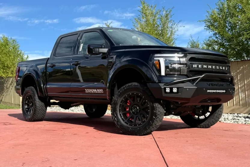 2025 Ford F-150 Lariat photo 1
