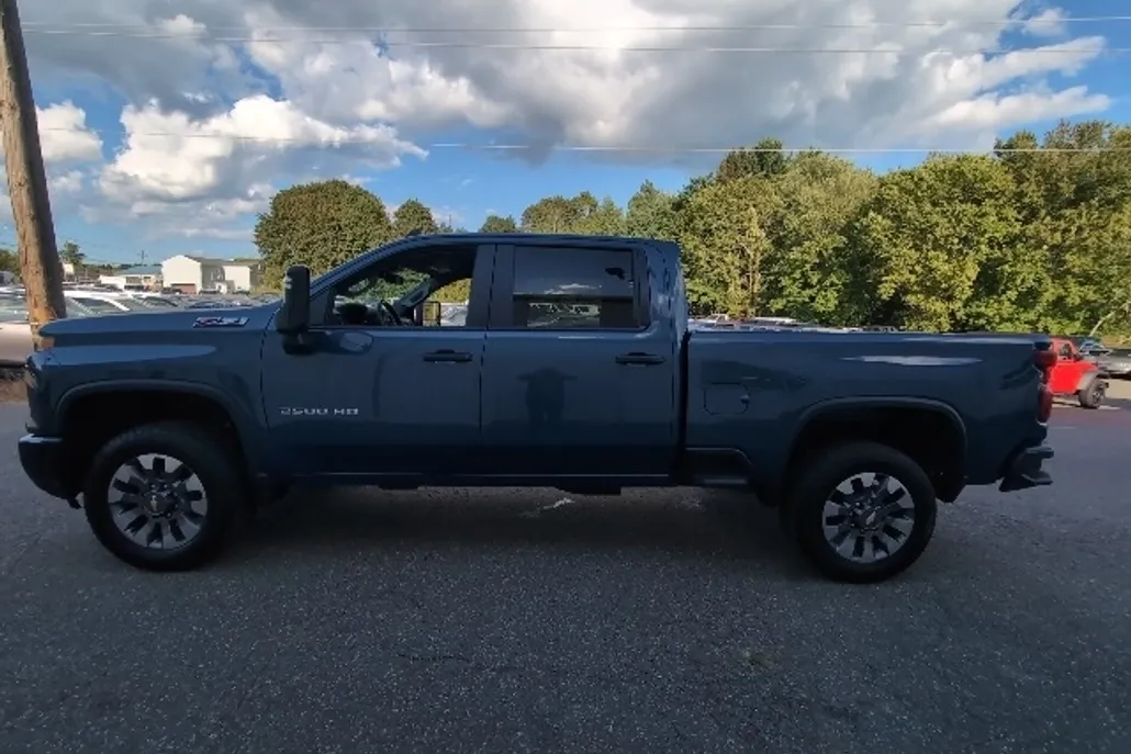 2024 Chevrolet Silverado 2500HD Custom photo 1