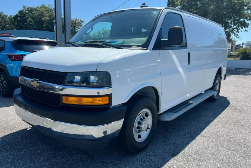 2023 Chevrolet Express Cargo 2500 photo 1
