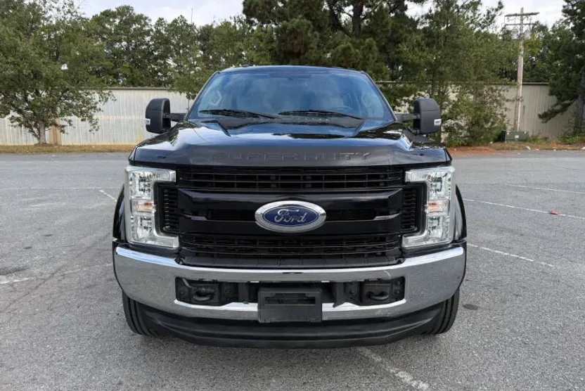 2017 Ford F-550 photo 1