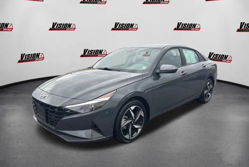2023 Hyundai Elantra SEL photo 1
