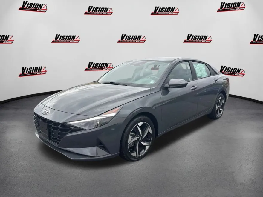 2023 Hyundai Elantra SEL photo 1
