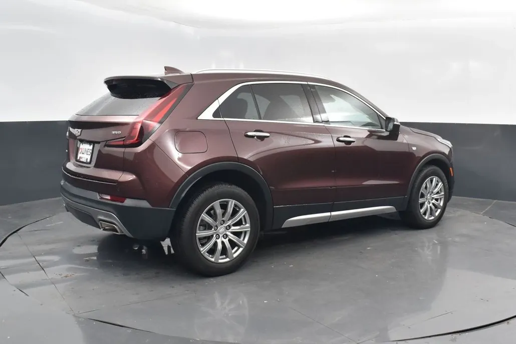 2023 Cadillac XT4 Premium Luxury photo 1