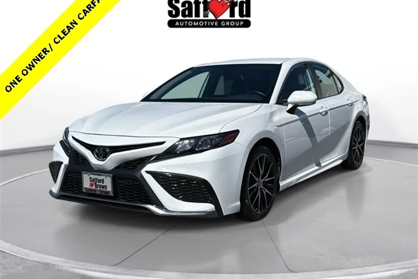 2024 Toyota Camry SE photo 1
