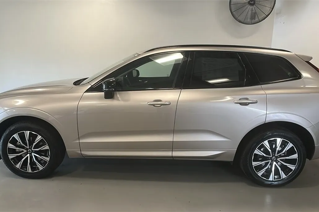 2025 Volvo XC60 B5 Plus photo 1