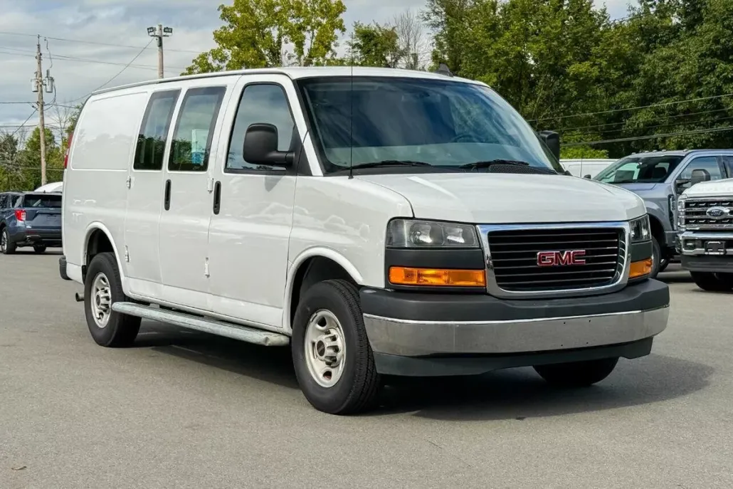 2022 Gmc Savana 2500 photo 1